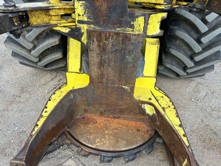 2017-deere-843l-image-23