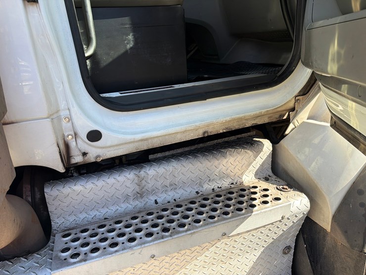 2016-kenworth-t880-image-80