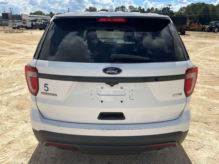 2016-ford-explorer-image-6