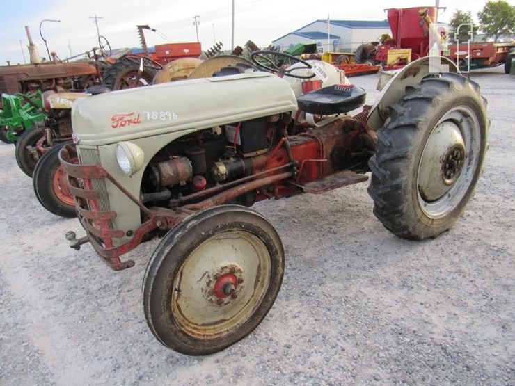 1950-ford-8n-image-6
