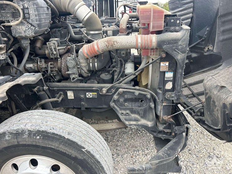 2016-peterbilt-579-image-8