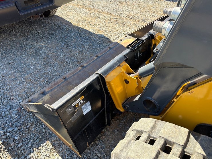 2018-deere-323d-image-11