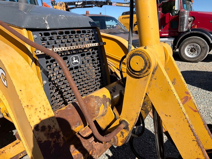 2005-deere-310sg-image-47
