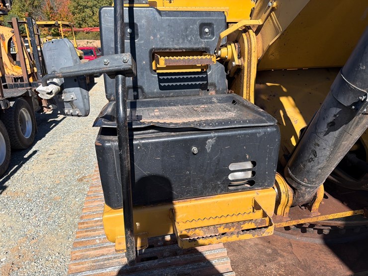 2013-caterpillar-c9-image-35