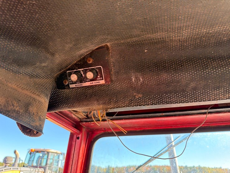 massey-ferguson-1135-image-47