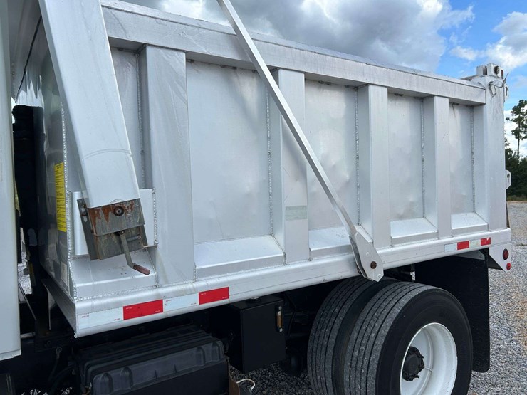 2009-international-durastar-4400-image-12