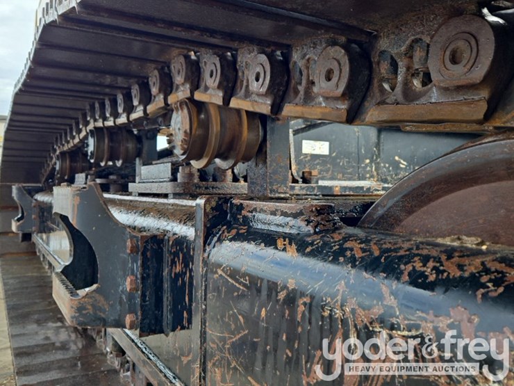 2020-caterpillar-352-image-19
