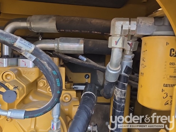2020-caterpillar-352-image-49