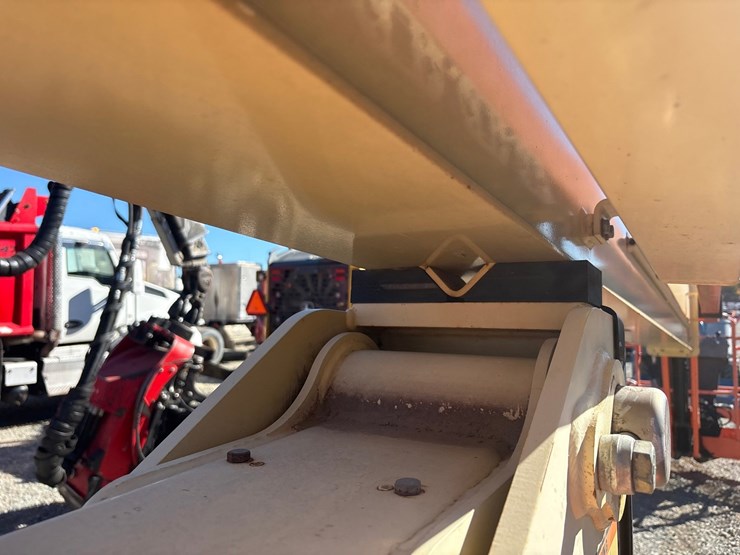 2013-jlg-m600jp-image-22