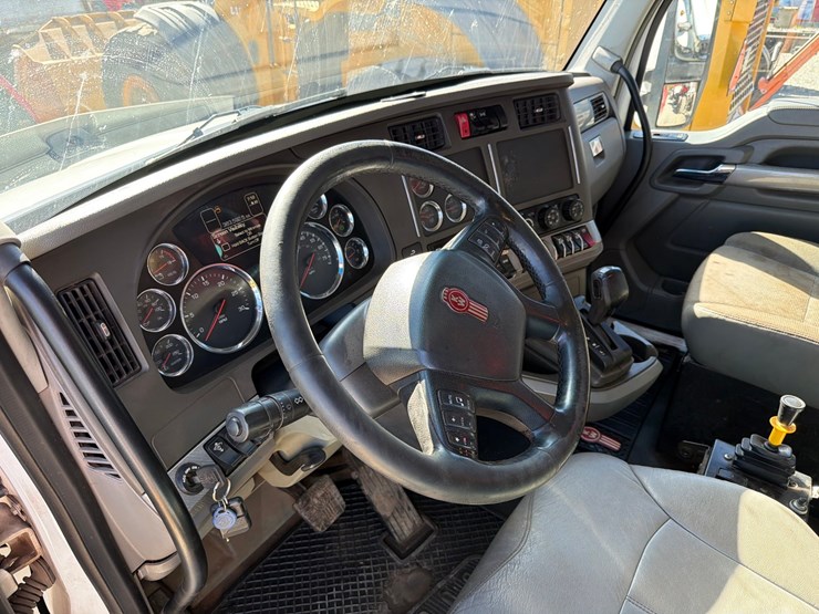2016-kenworth-t880-image-67
