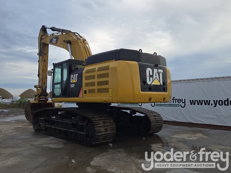 2020-caterpillar-352-image-3