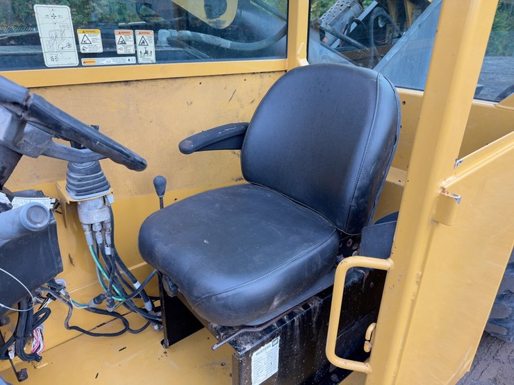 2011-caterpillar-tl943-image-16