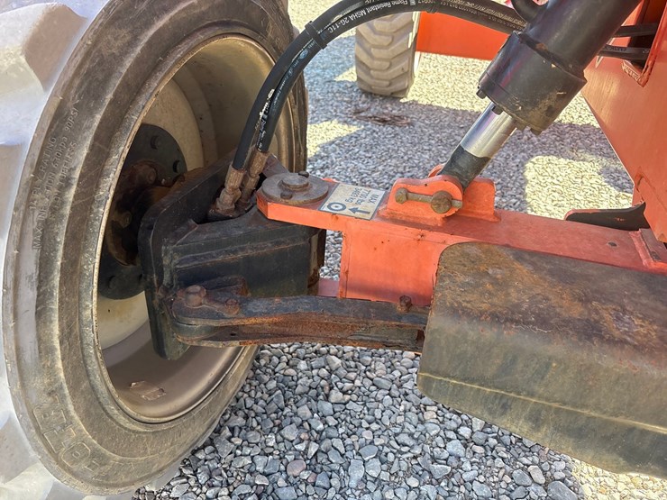 2013-jlg-m600jp-image-58