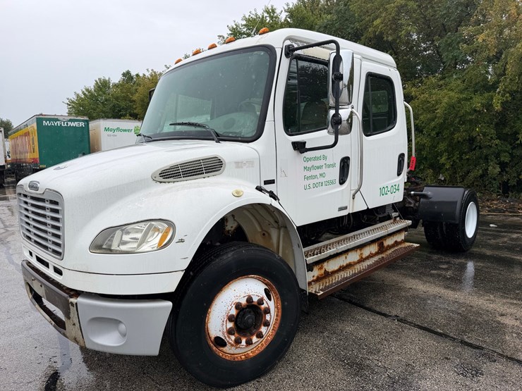 2006-freightliner-m2-106-image-1