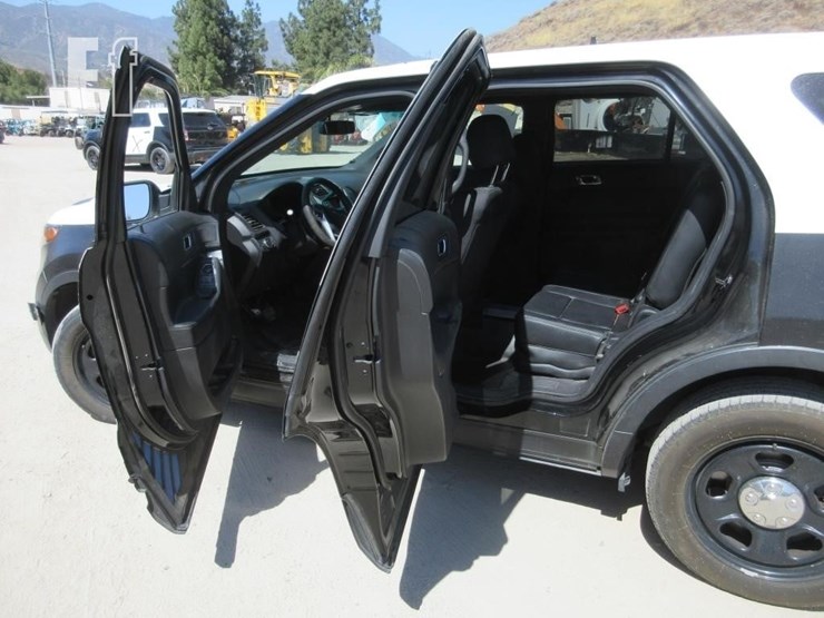 2015-ford-explorer-image-15