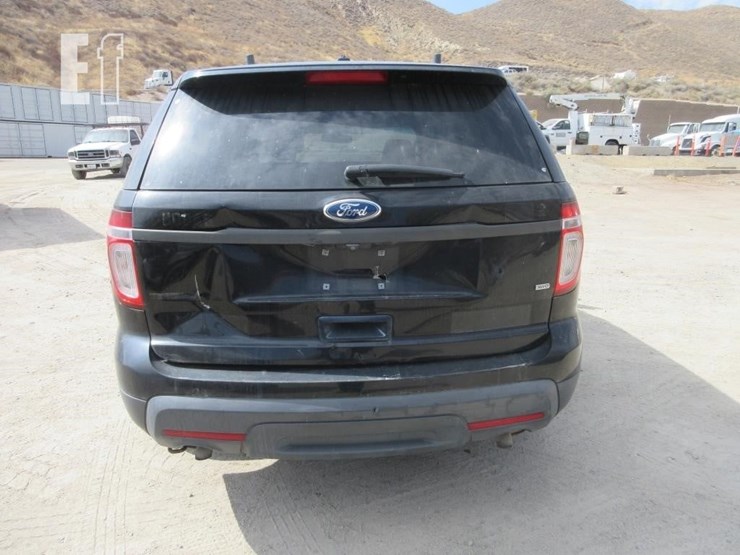 2015-ford-explorer-image-15