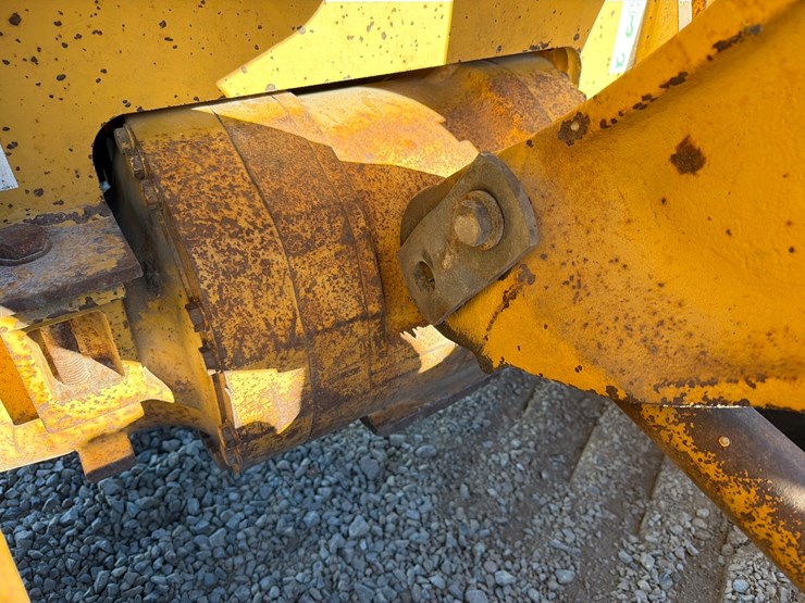caterpillar-938g-image-45