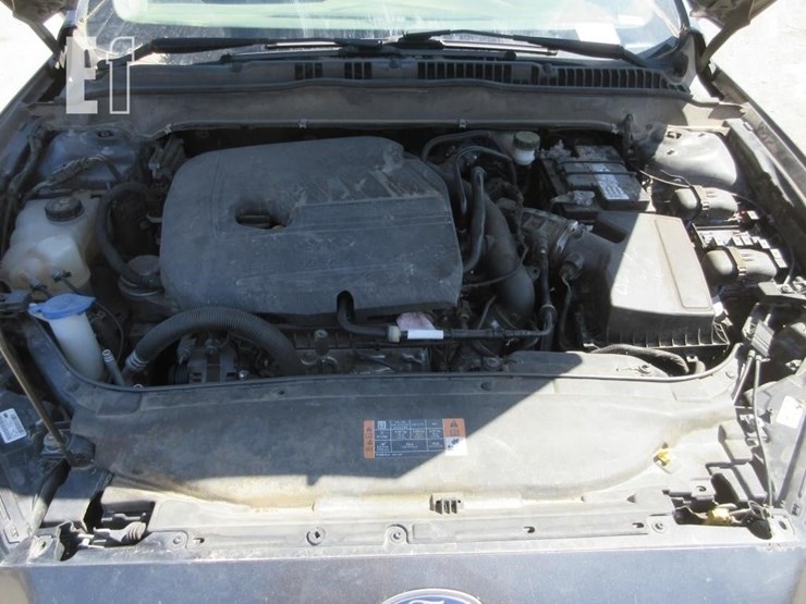2016-ford-fusion-se-image-5
