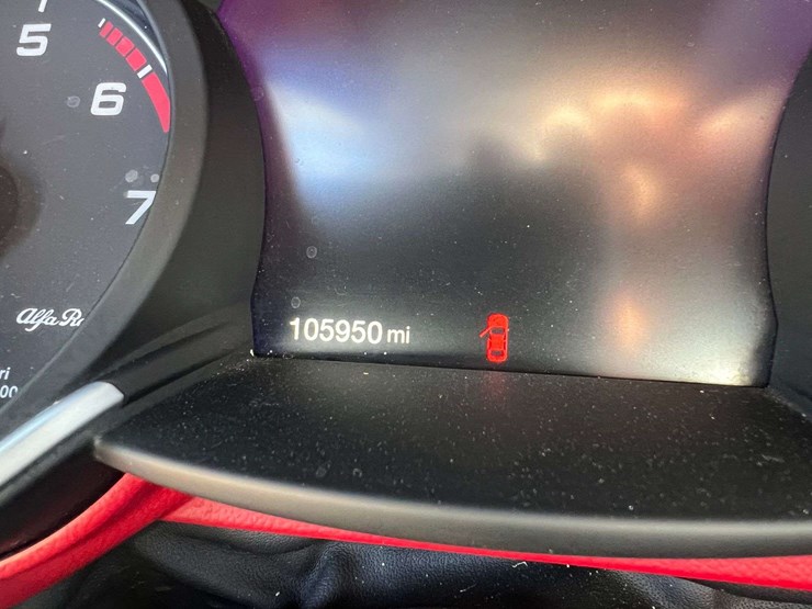 2019-alfa-romeo-giulia-4-door-sedan-(105,950-miles)-image-29
