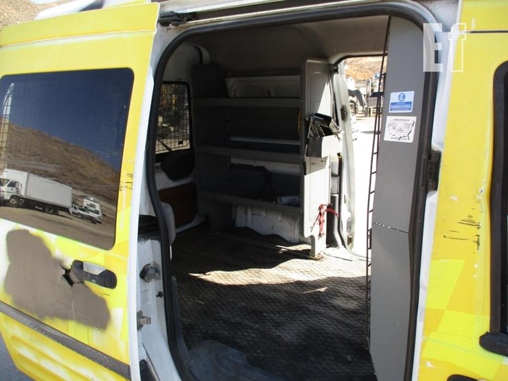 2010-ford-transit-image-9