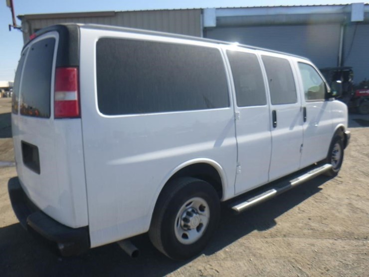 2016-chevrolet-express-2500-image-3