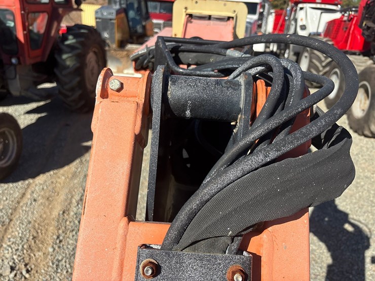 2013-jlg-m600jp-image-32