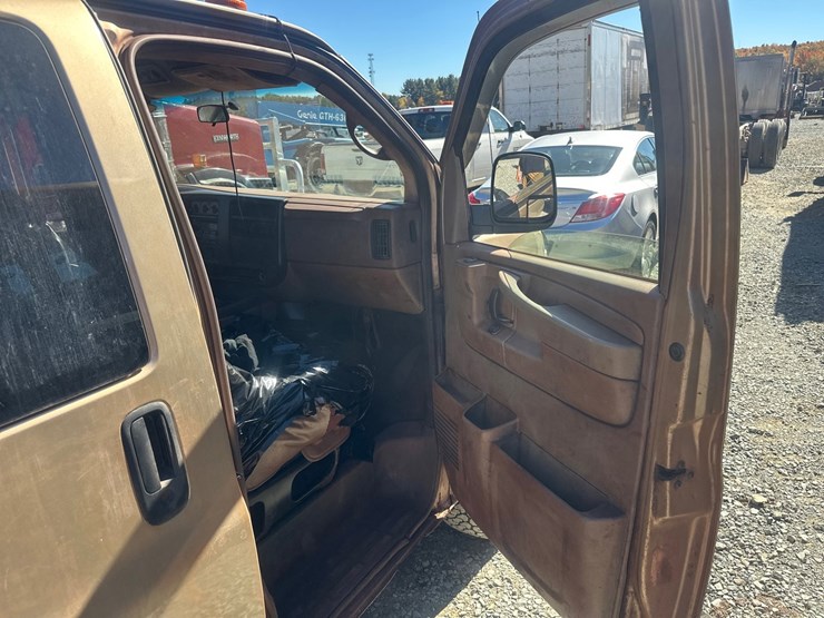2005-chevrolet-express-3500-image-25