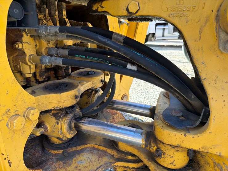 2005-deere-310sg-image-26