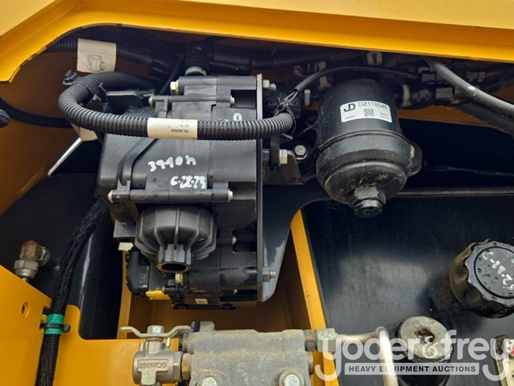 2021-deere-750l-lgp-image-40