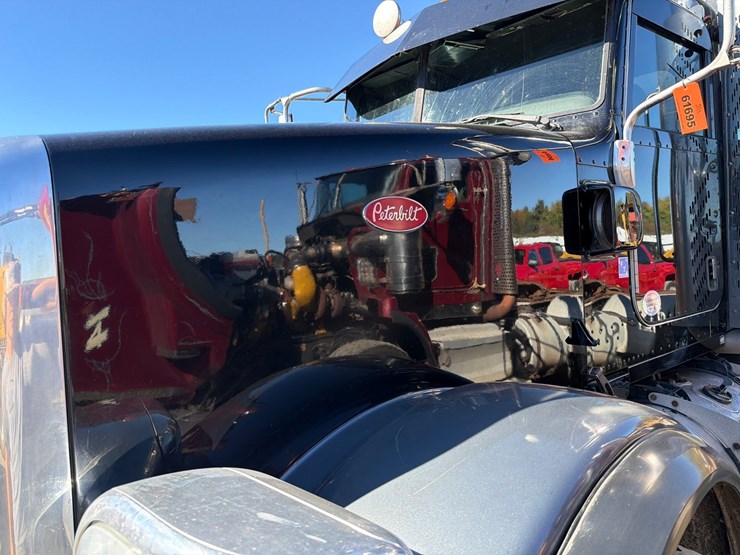 2019-peterbilt-367-image-10