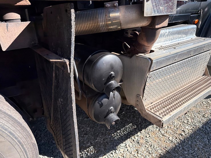 2019-peterbilt-367-image-34