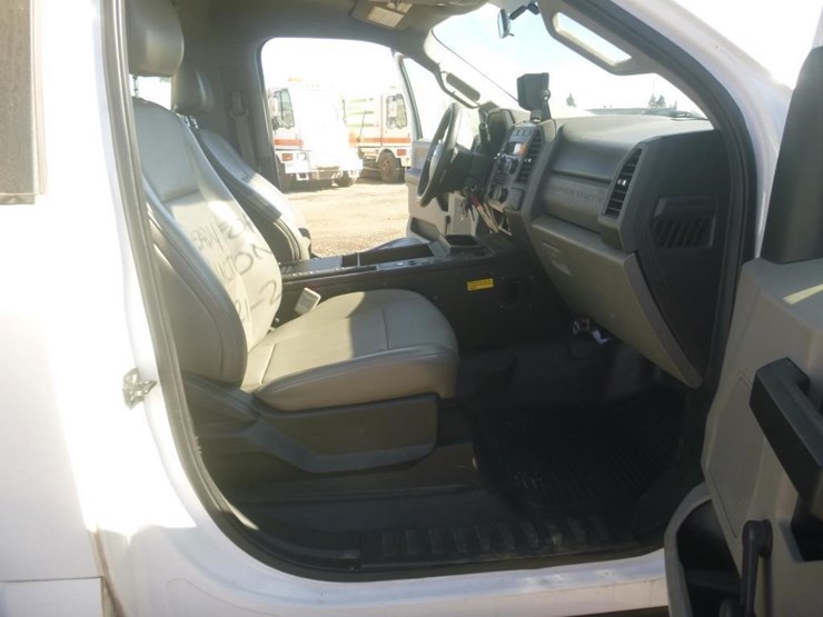 2017-ford-f550-image-17