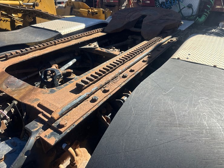 2011-caterpillar-c15-image-22