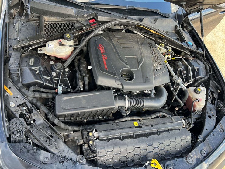 2019-alfa-romeo-giulia-4-door-sedan-(105,950-miles)-image-7