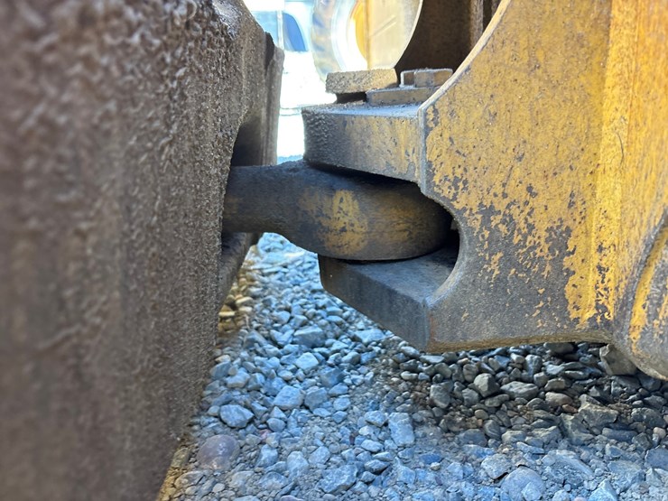 caterpillar-d5m-lgp-image-26