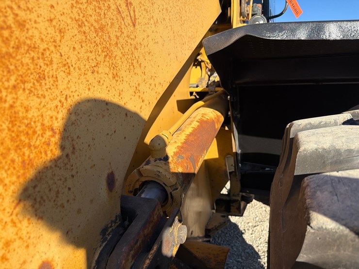 caterpillar-938g-image-18