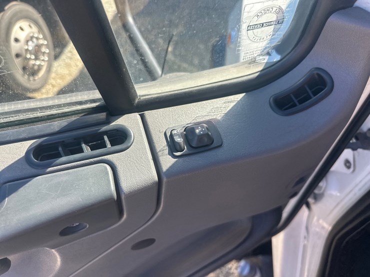 2015-freightliner-114sd-image-37