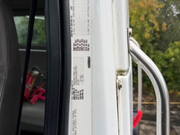 2006-freightliner-m2-106-image-58