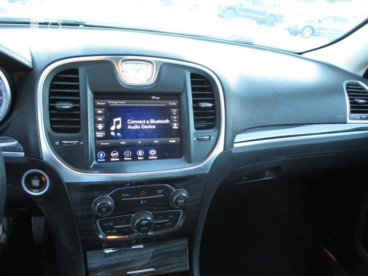 2021-chrysler-300-image-9