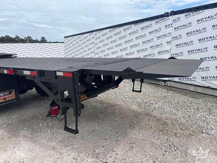 2019-peterbilt-330-image-34