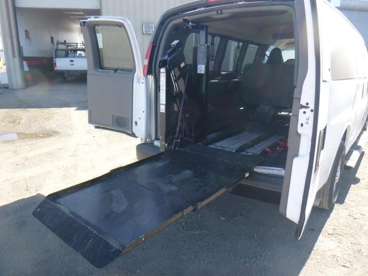 2016-chevrolet-express-2500-image-9