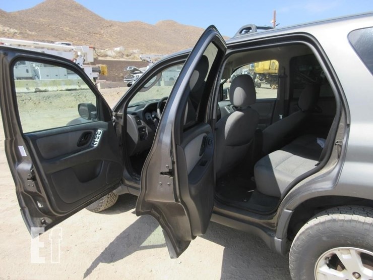 2005-ford-escape-xlt-image-13