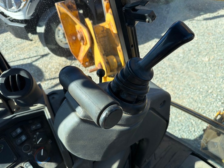2005-deere-310sg-image-71