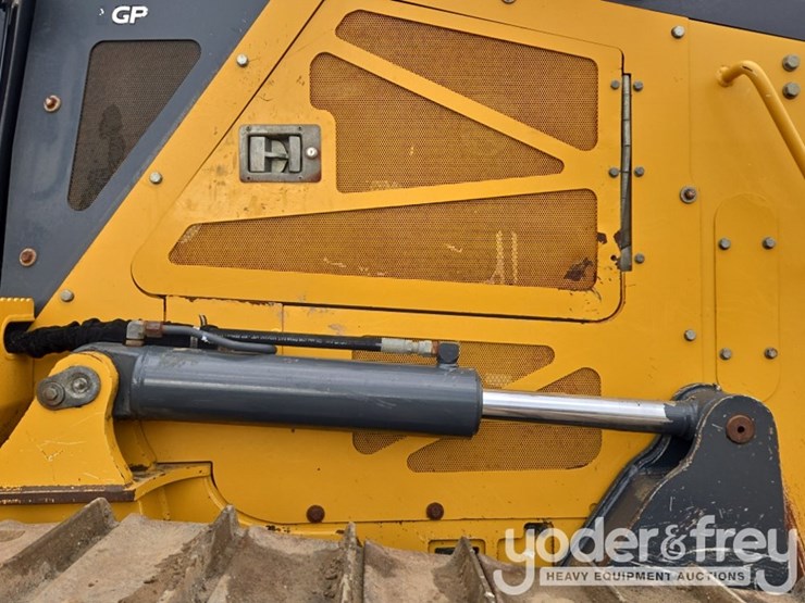 2021-deere-750l-lgp-image-31