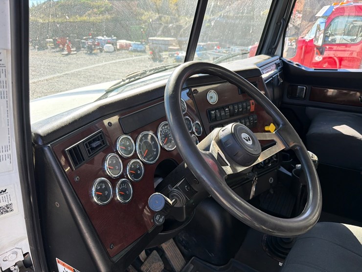2018-western-star-4700-image-69