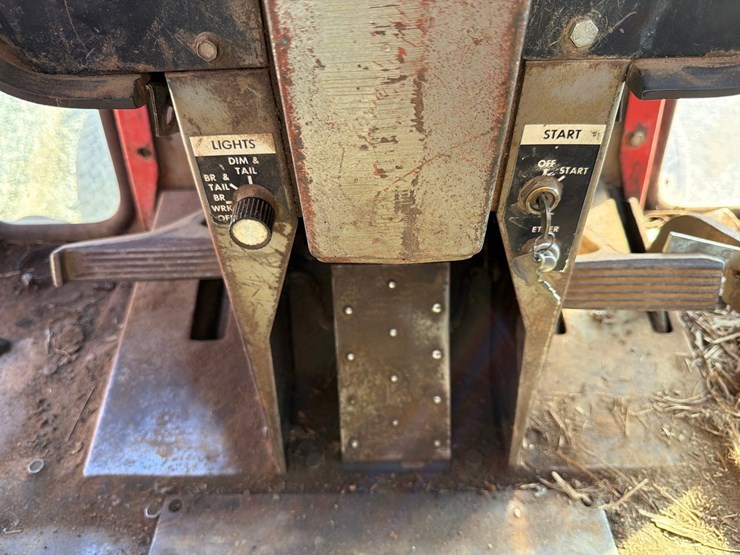 massey-ferguson-1135-image-54
