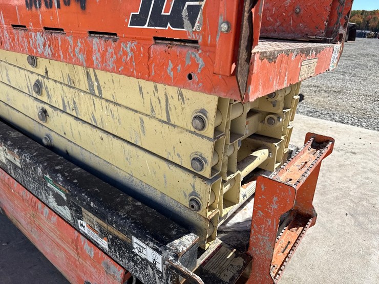 2017-jlg-1932r-image-14