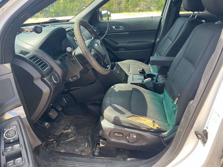 2016-ford-explorer-image-10