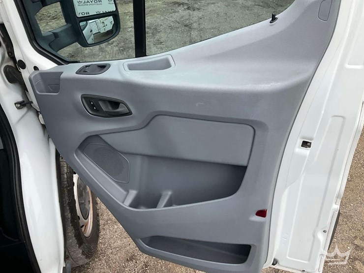 2015-ford-transit-image-19