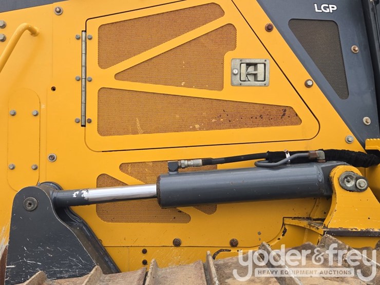 2021-deere-750l-lgp-image-25